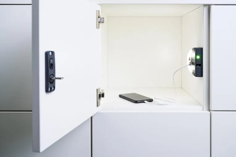 nSoft Networked locker lock NET.Lock 7xxx GANTNER Flexible Workspace Mobilephone charging.feb47e54