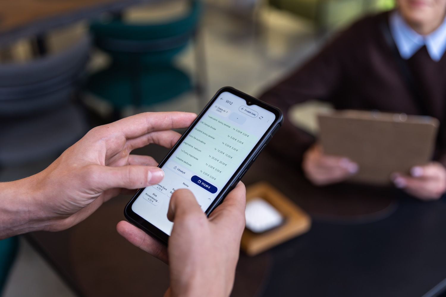 Naujoji „nSoft“ mobilios kasos aplikacija „nMobile v2“ iš naujo apibrėžia aptarnavimo standartus 1 „nMobile v2 gali buti lanksciai naudojamas ir su „Android telefonu nSoft nuotr